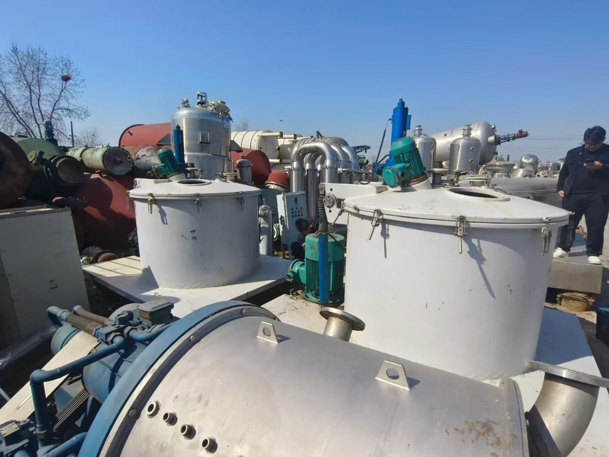 转让二手刮刀离心机 两台1600型衬塑平板刮刀离心-1