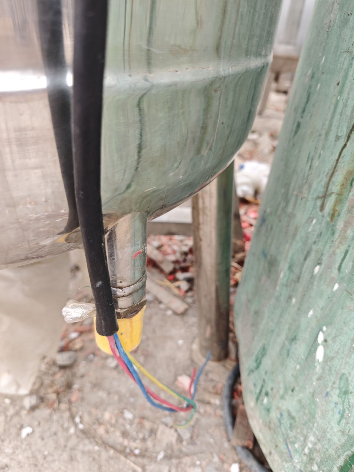 转让二手不锈钢反应釜 一台容积100升电加热抛光不-1