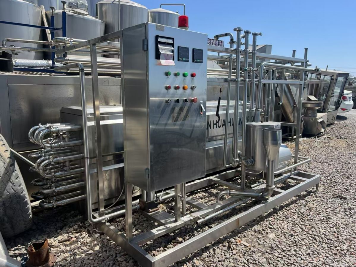 转让二手列管式杀菌机 一台产量2吨上海南华产UHT-2