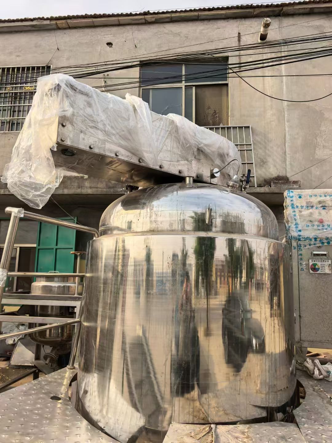 转让二手真空乳化罐 一台容积1000升平台式真空乳-1