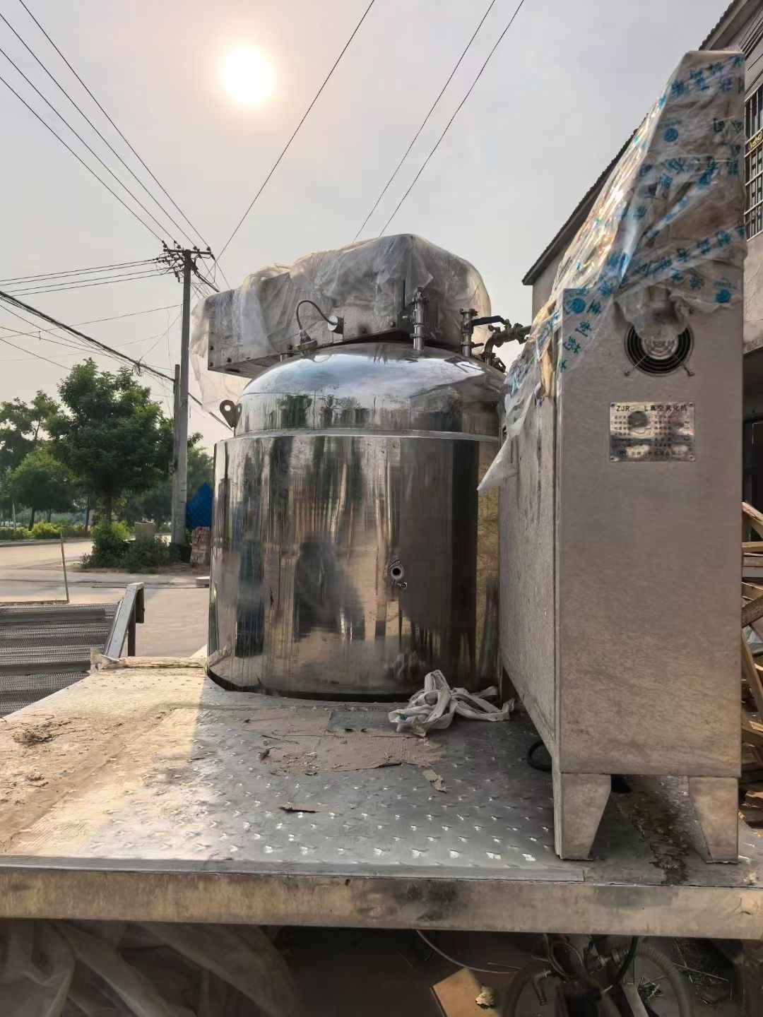 转让二手真空乳化罐 一台容积1000升平台式真空乳-2