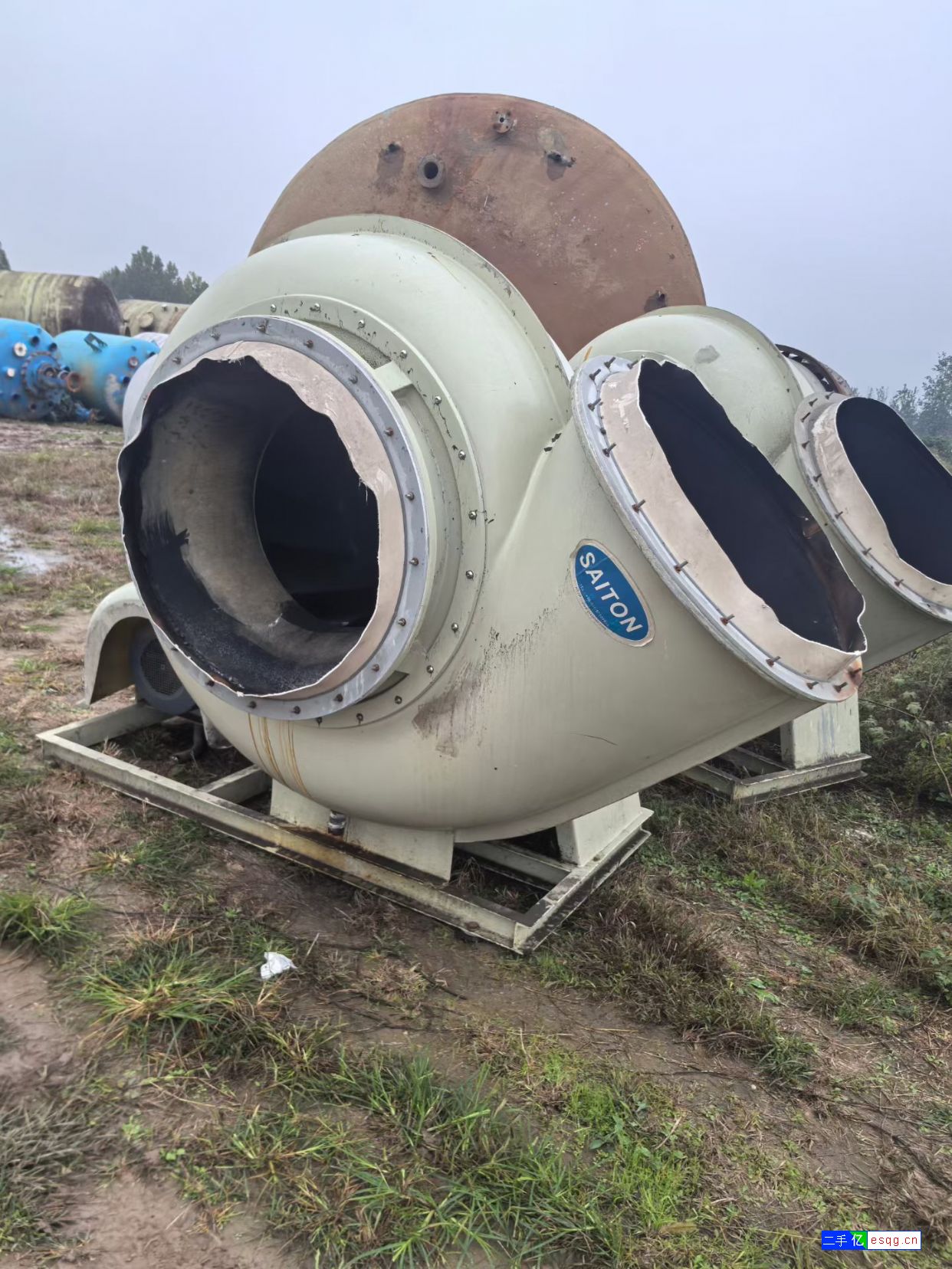 转让9成新二手30千瓦玻璃钢风机两台-1