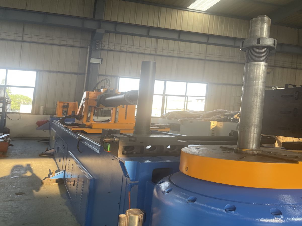 乔升品牌数控弯管机CNC130MRE-RBE-1