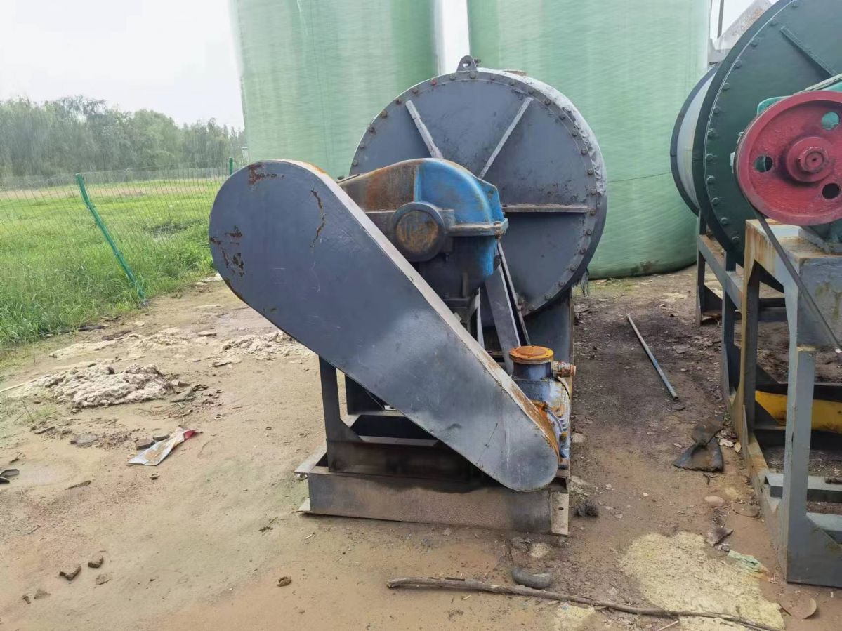 转让9成新4立方耙式真空干燥机1台,铸造耙齿-1