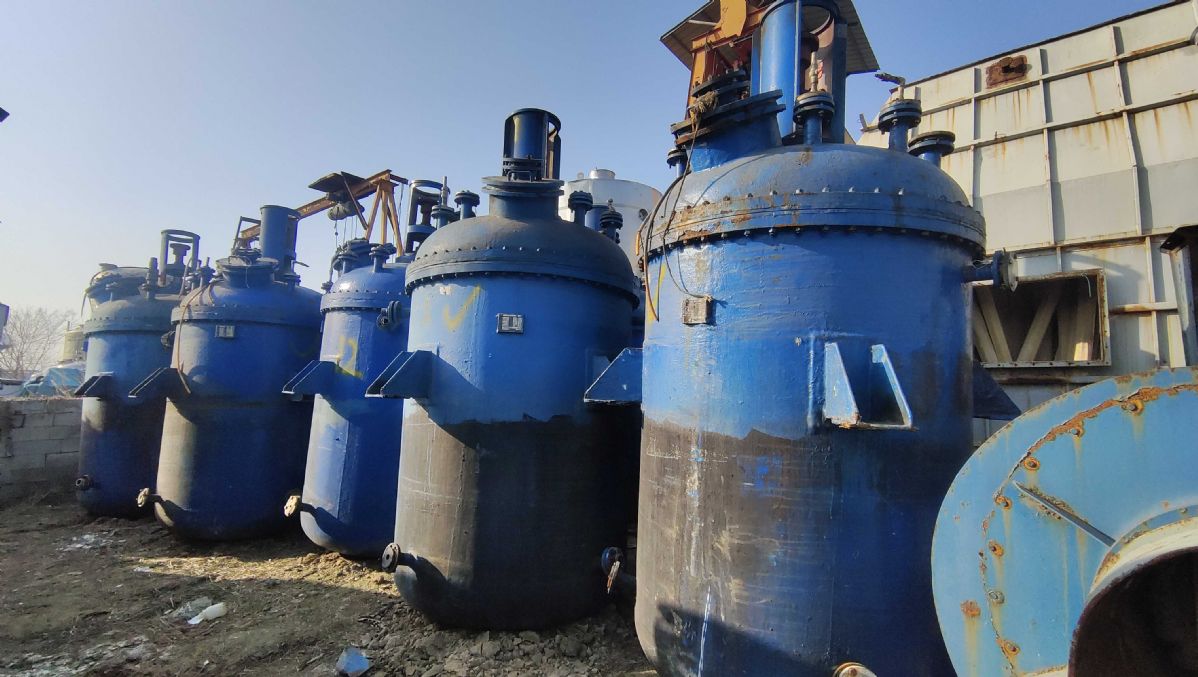 转让8成新5.7立方钛材反应釜8台-1