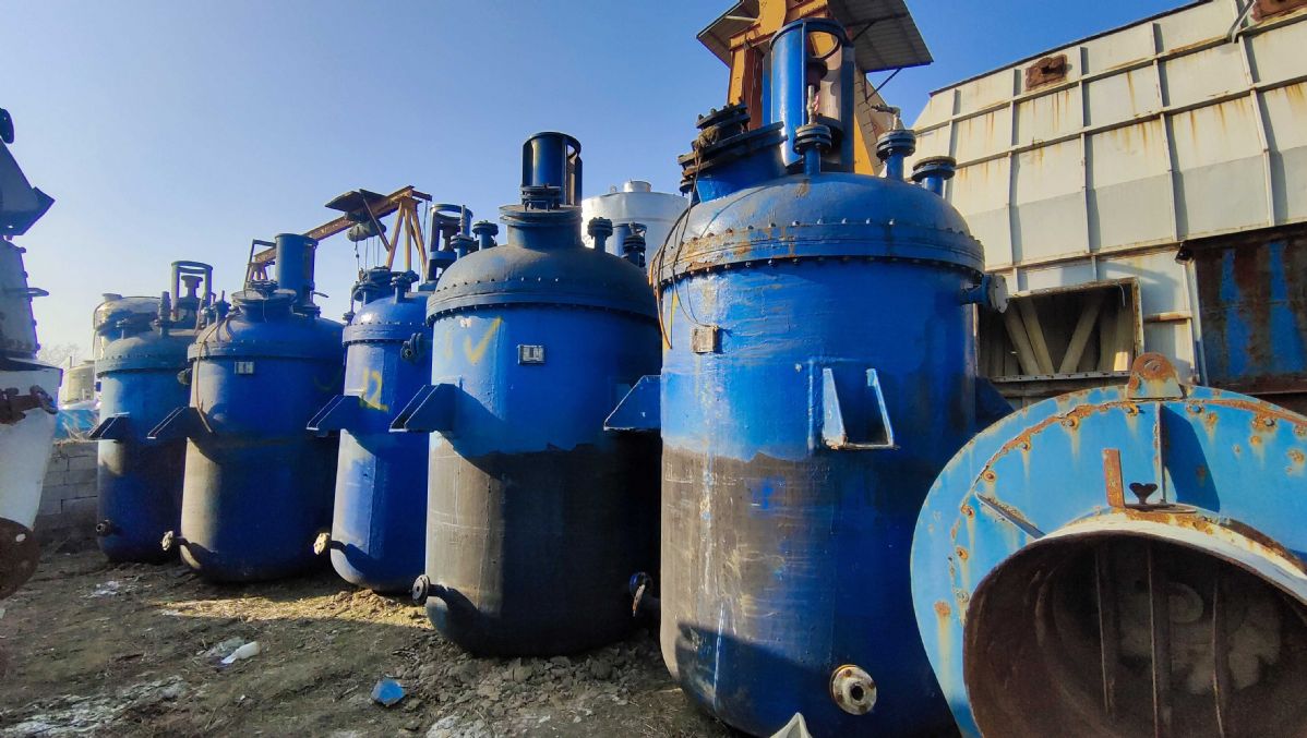 转让8成新5.7立方钛材反应釜8台-2