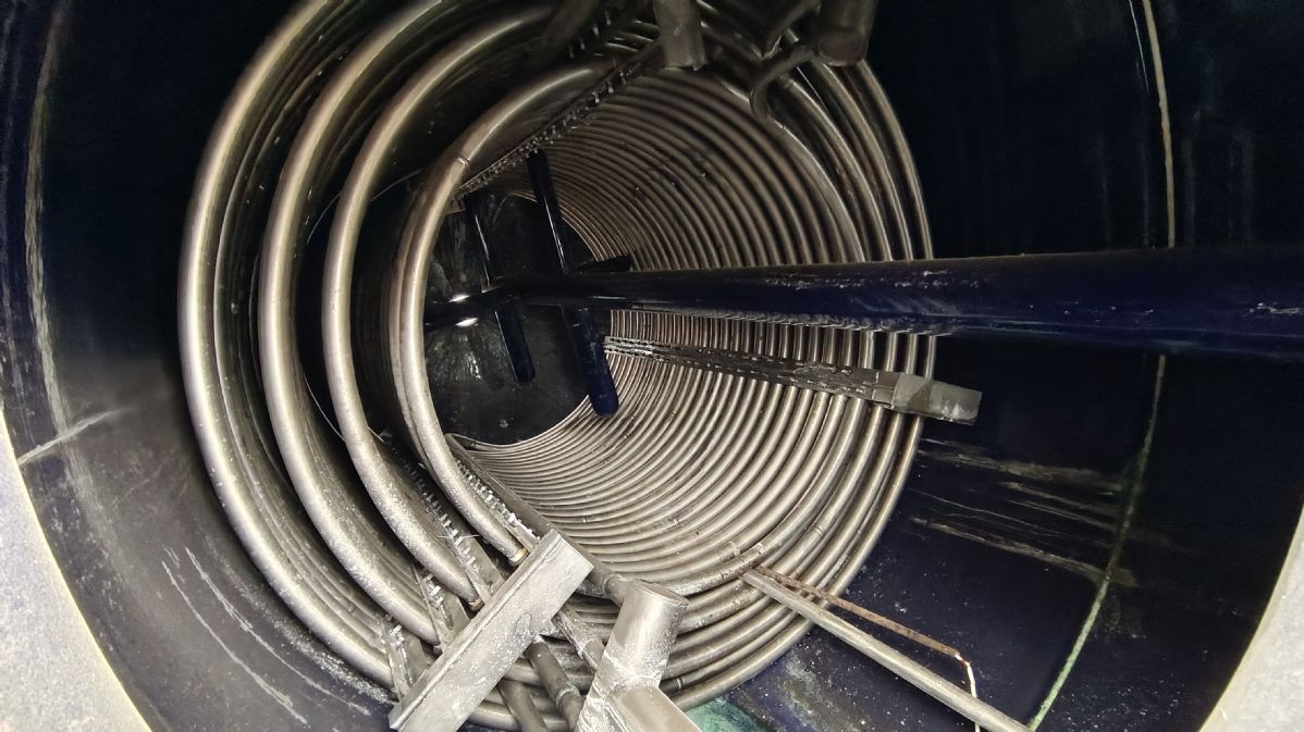 转让9成新5立方4层内盘管搪瓷反应釜5台-1