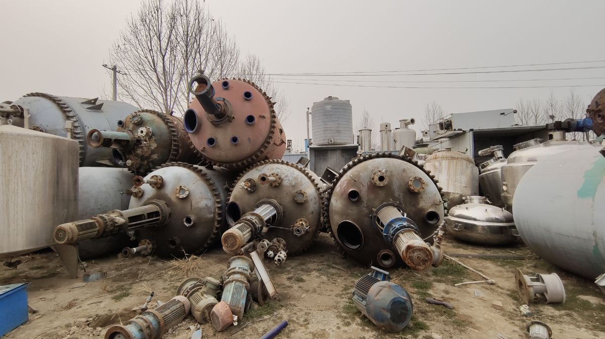 转让9成新5立方4层内盘管搪瓷反应釜5台-2