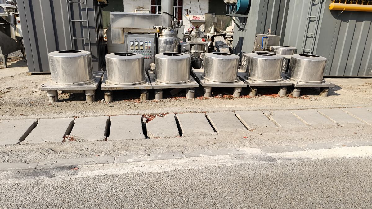 转让9成新PB600型全不锈钢材质平板密闭离心机1-2