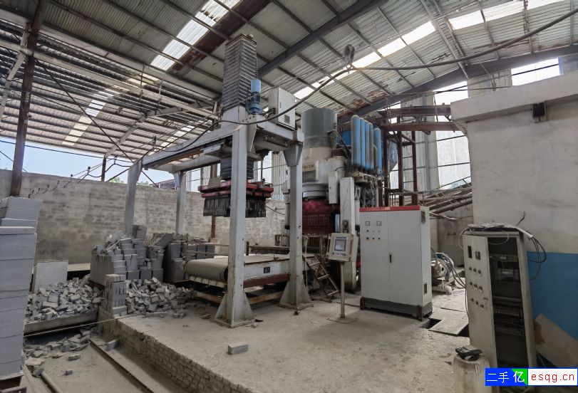 出售2013年海源1100C型液压砖机一套，模具3-1