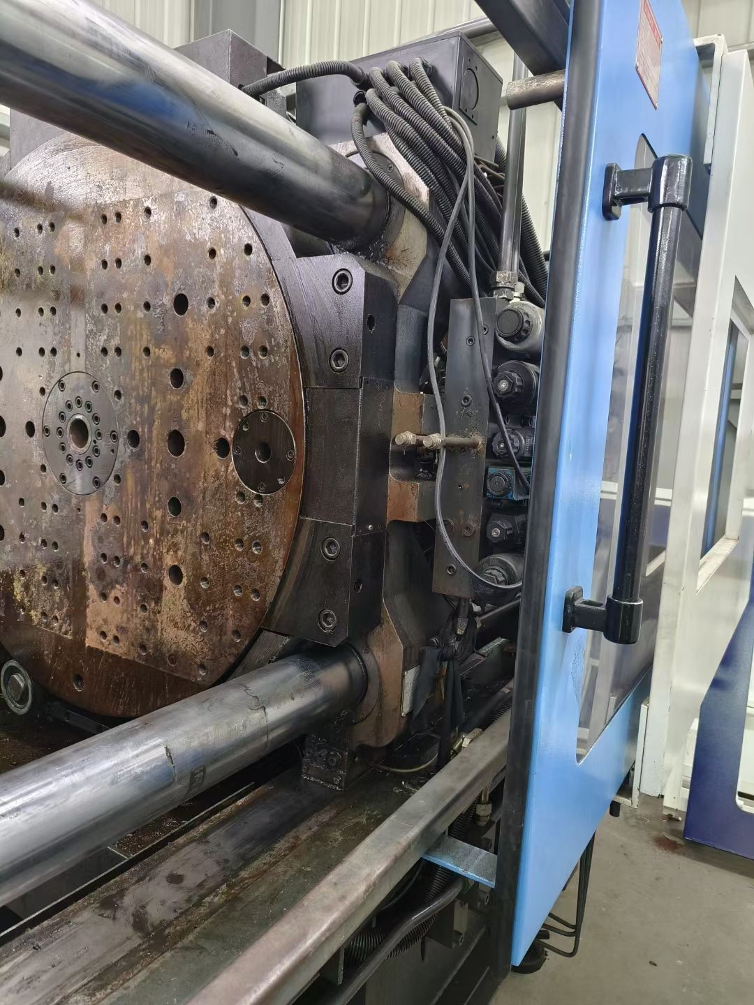 转让8成新海天注塑机250T双色机一台-2