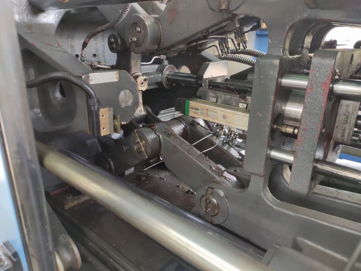 转让海天注塑机90吨一台-2