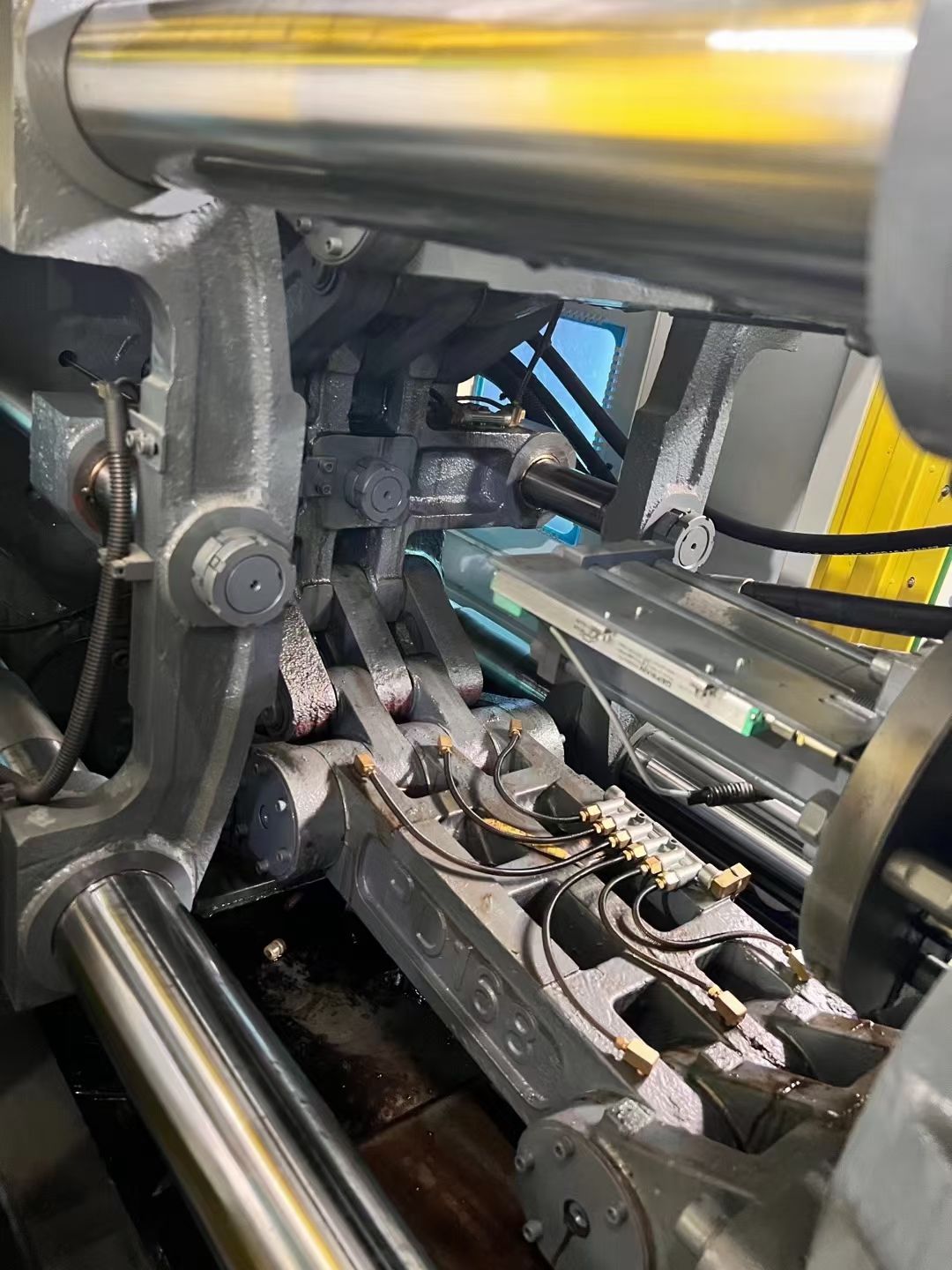 转让9成新佳明注塑机168吨 六台-1