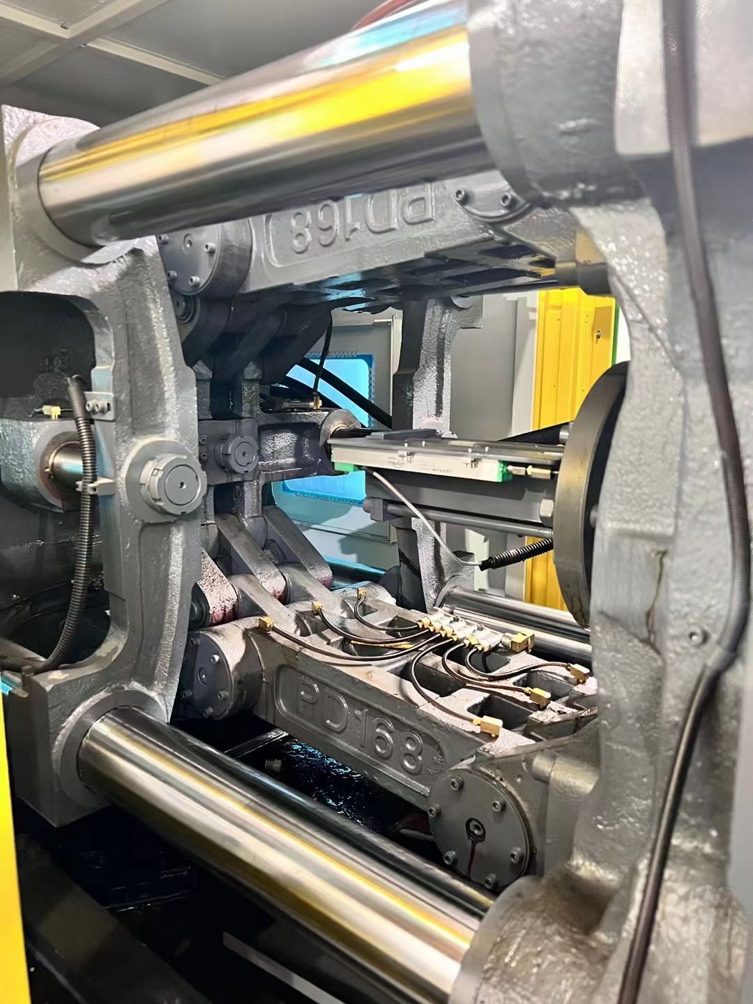 转让9成新佳明注塑机168吨 六台-2