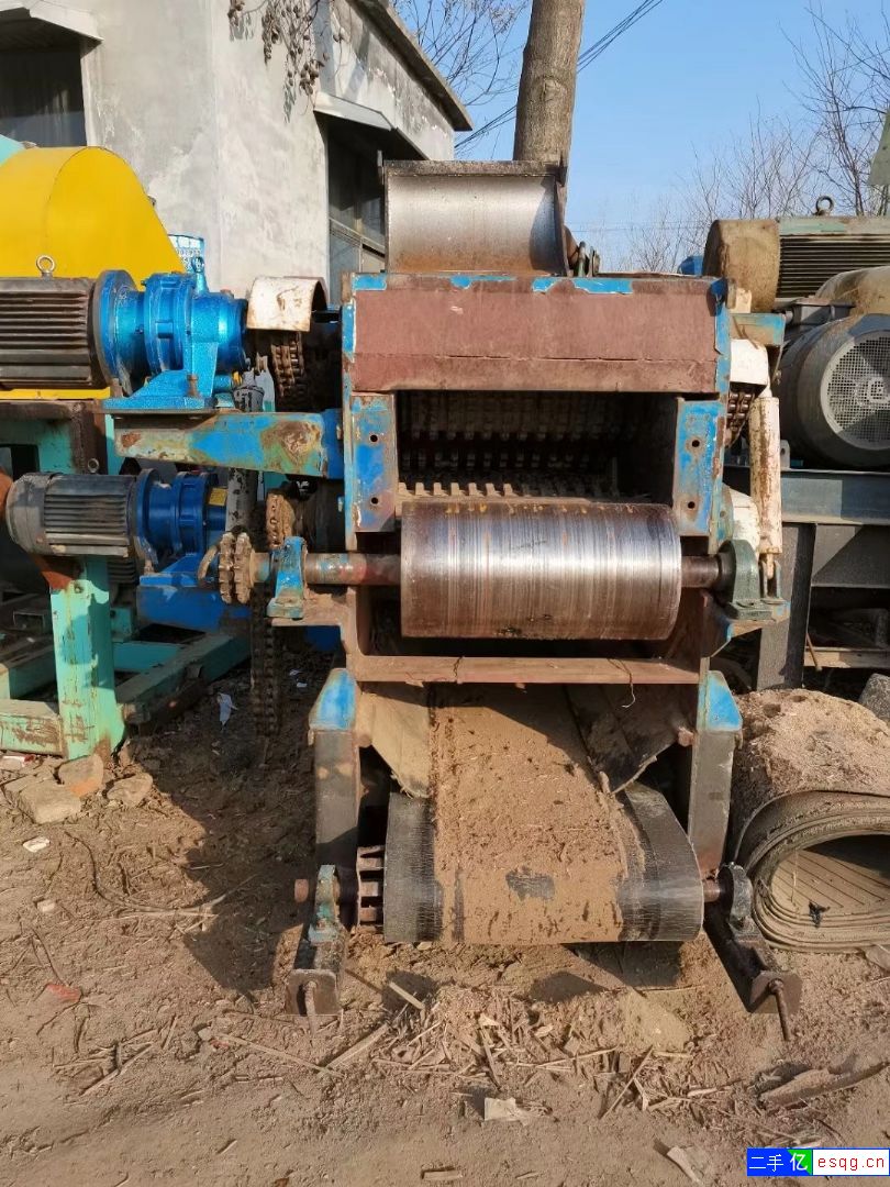 低价出售二手鲁钢216型木材削片机，电机55千瓦，-2