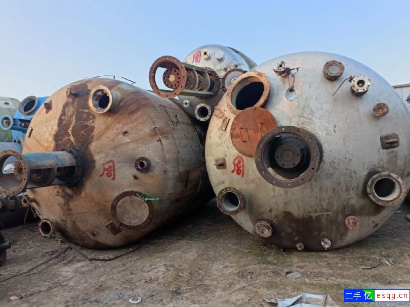 转让二手不锈钢反应釜，二手30立方内外盘管反应釜-2