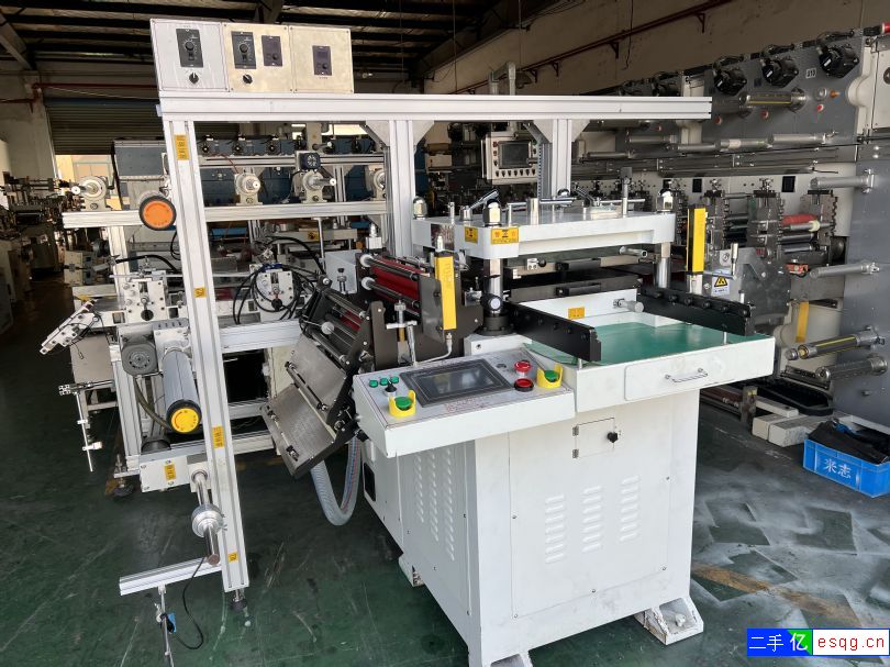 转让9成新宏文450异步套位模切机-2