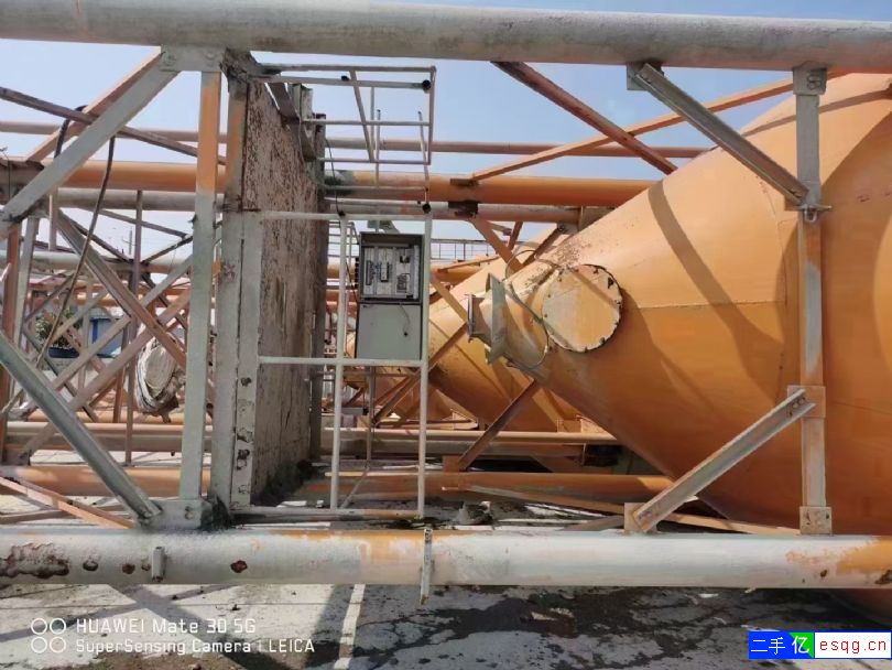 安徽灵璧四个中联200吨水泥仓，直径4.2米，卸料-1