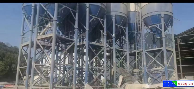 湖南益阳：低价处理18个200吨片装水泥罐，非常新-1