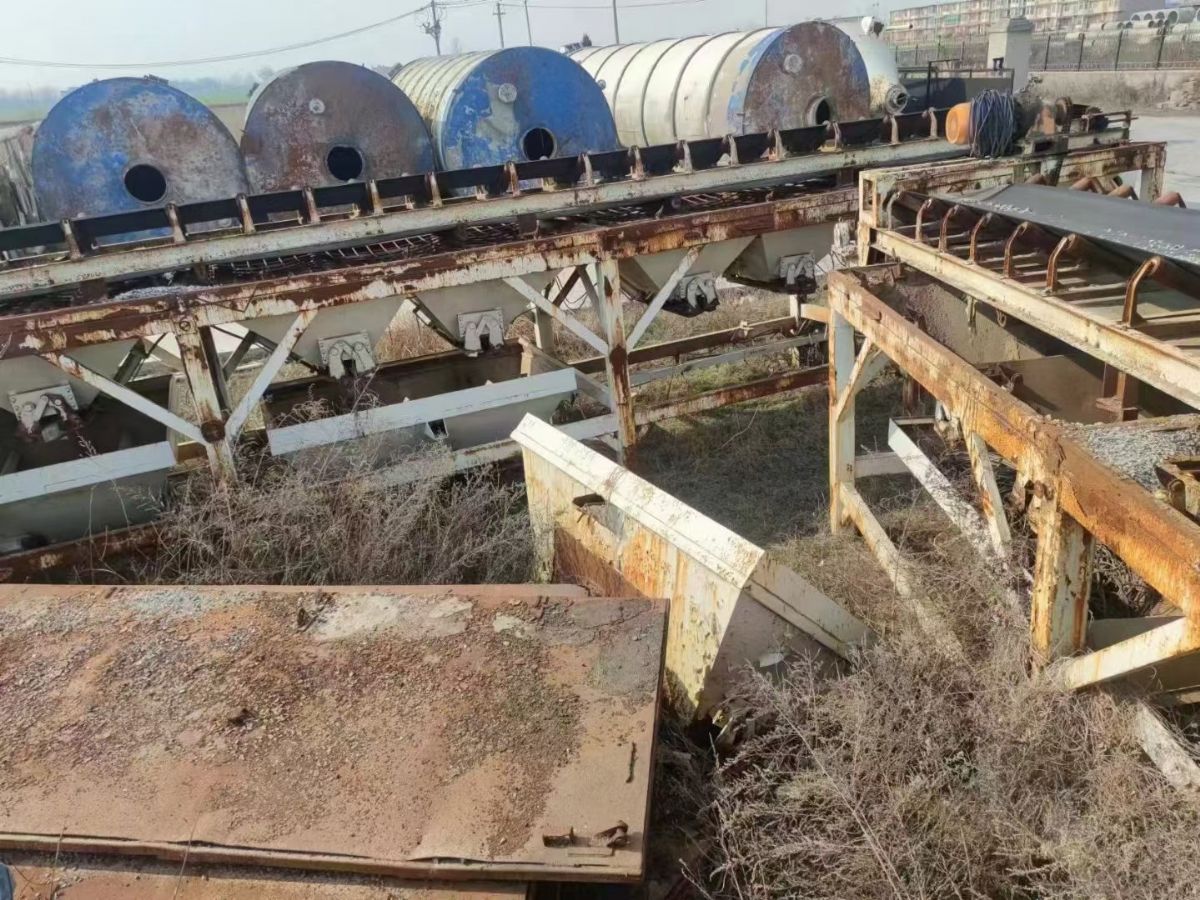 安徽阜阳：低价处理6台200吨水泥罐，直径4.2米-2