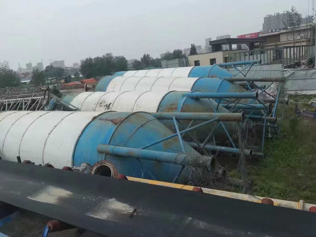 山西晋城：低价处理12台100吨水泥罐，标准7节罐-2