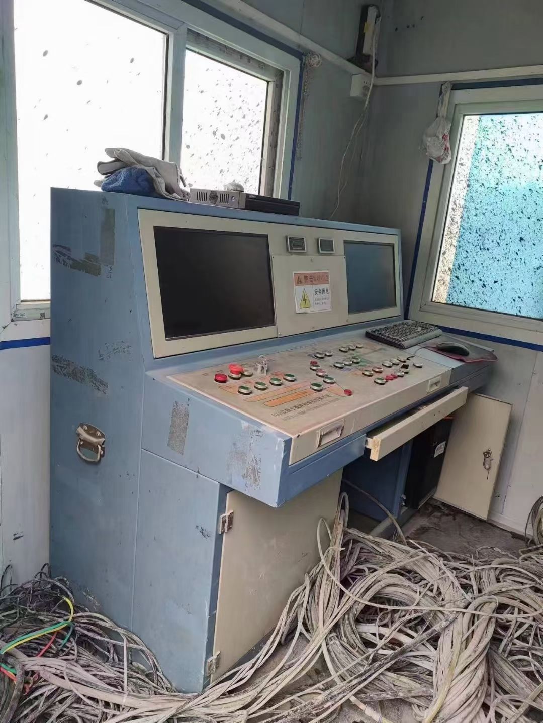 郑州：低价处理2021年昌利集团1000搅拌站一套-1