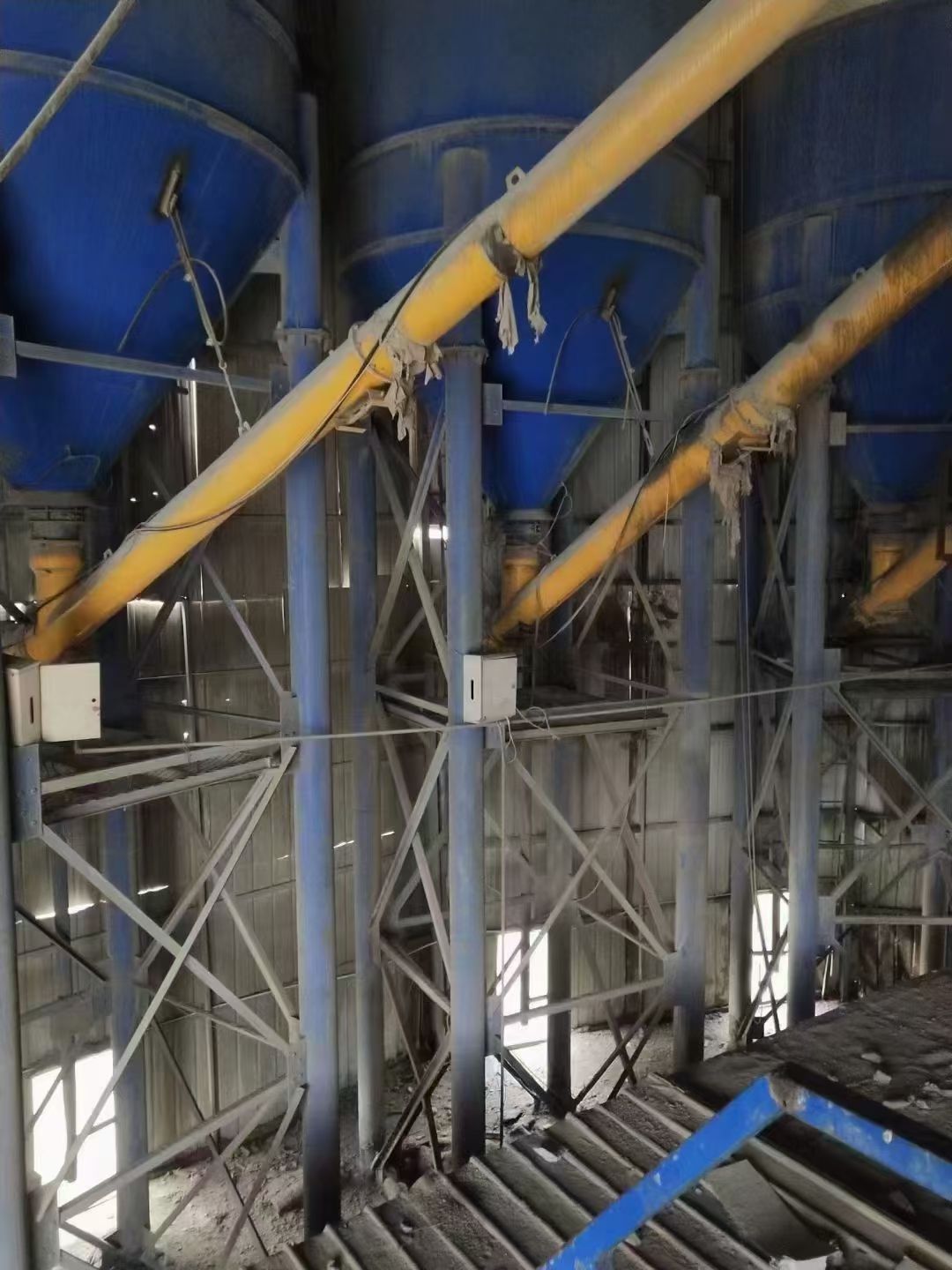 河南周口：低价处理6台150吨水泥罐，成色超级新，-1