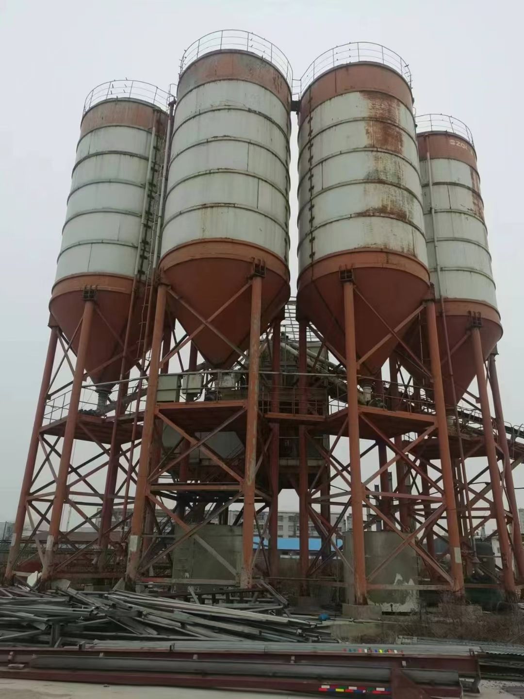转让四台300吨水泥仓-2