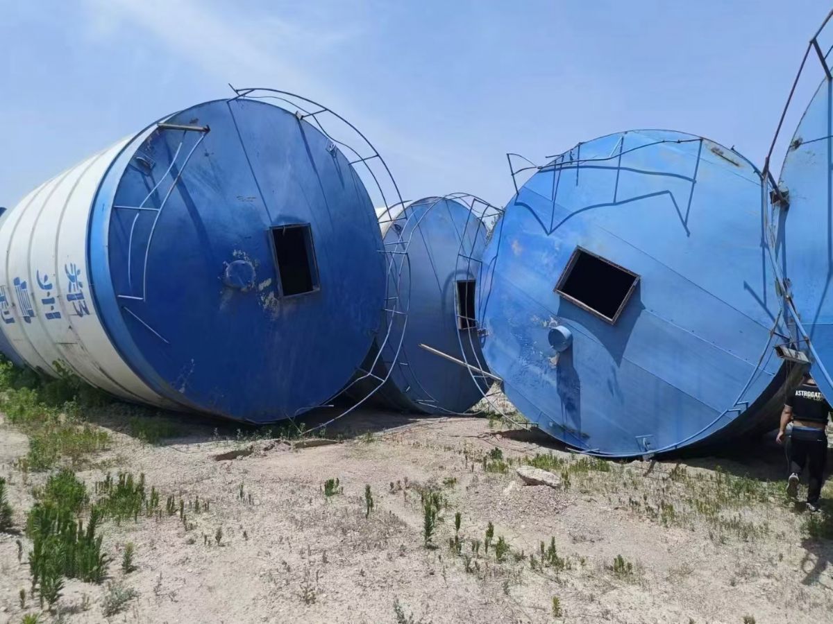 河南周口：便宜处理4台200吨水泥罐，大长腿带脉冲-2