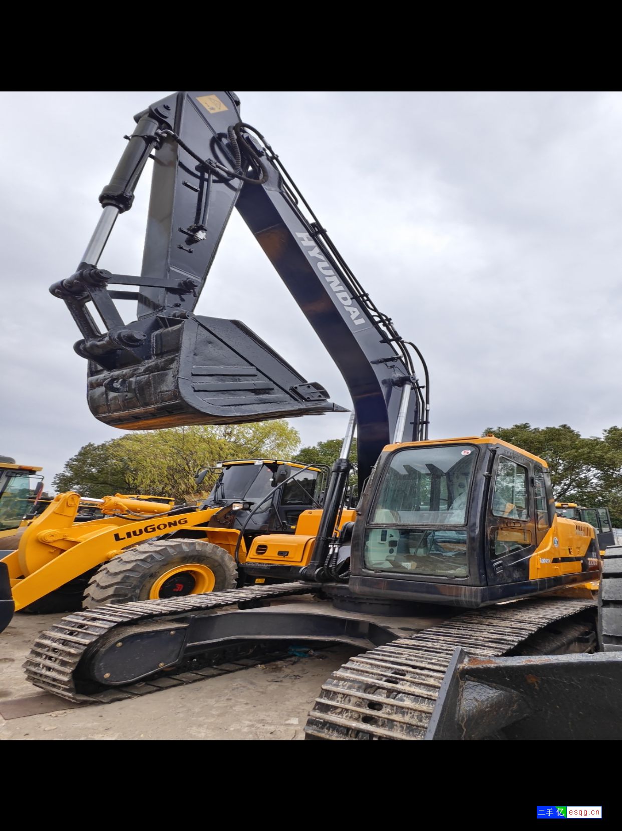 现代HX220S挖掘机二手原装康明斯动力出口-1