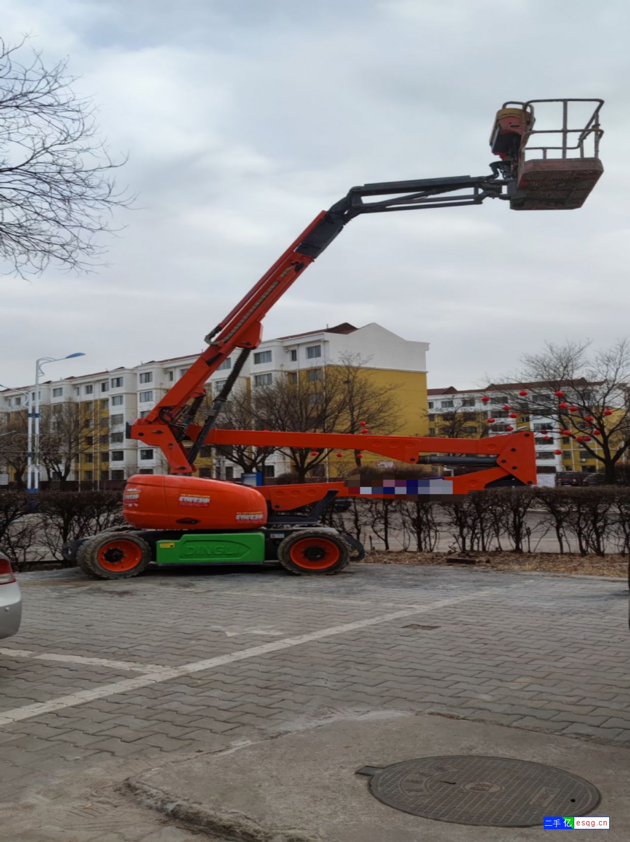 二手登高车曲臂式登高作业平台 超长臂 柴油动力-1