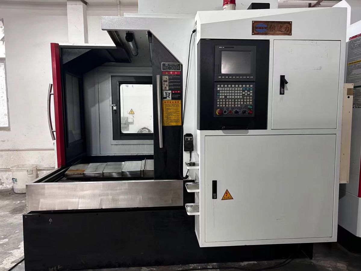 9.5成新870精雕机，新代21MA，安川7系驱动-1