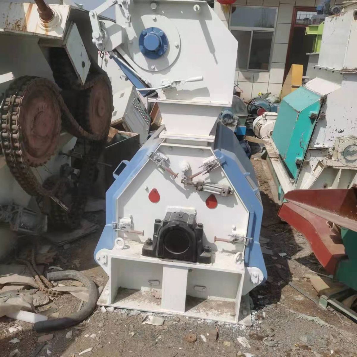 出售二手水滴式粉碎机 锤片式55千瓦饲料厂加工生产-1