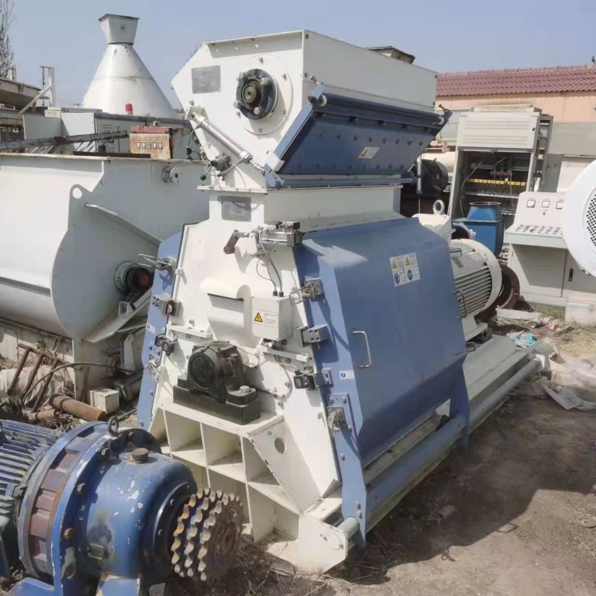 出售二手水滴式粉碎机 锤片式55千瓦饲料厂加工生产-2