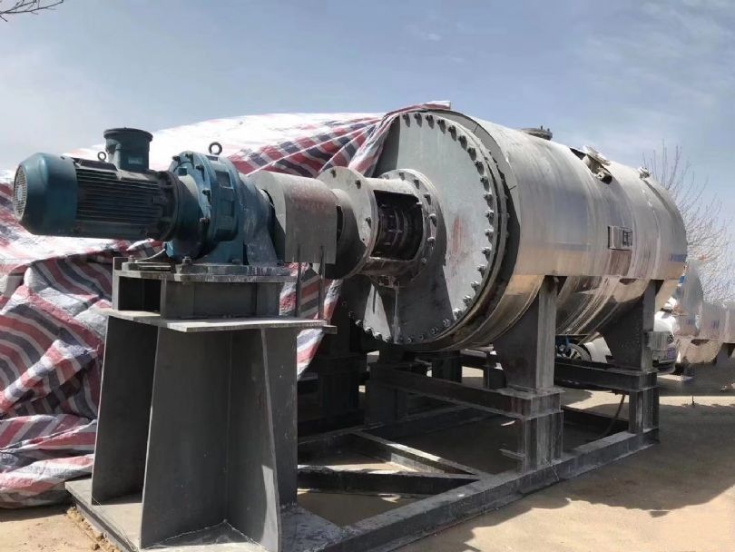 出售 9成新力度1000升不锈钢耙式干燥机,配防爆-2