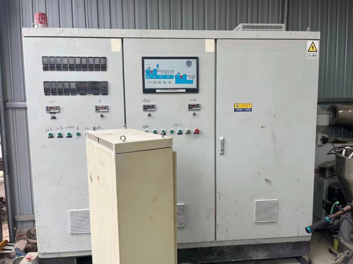 出售9成新南京双螺杆造粒机一套-1