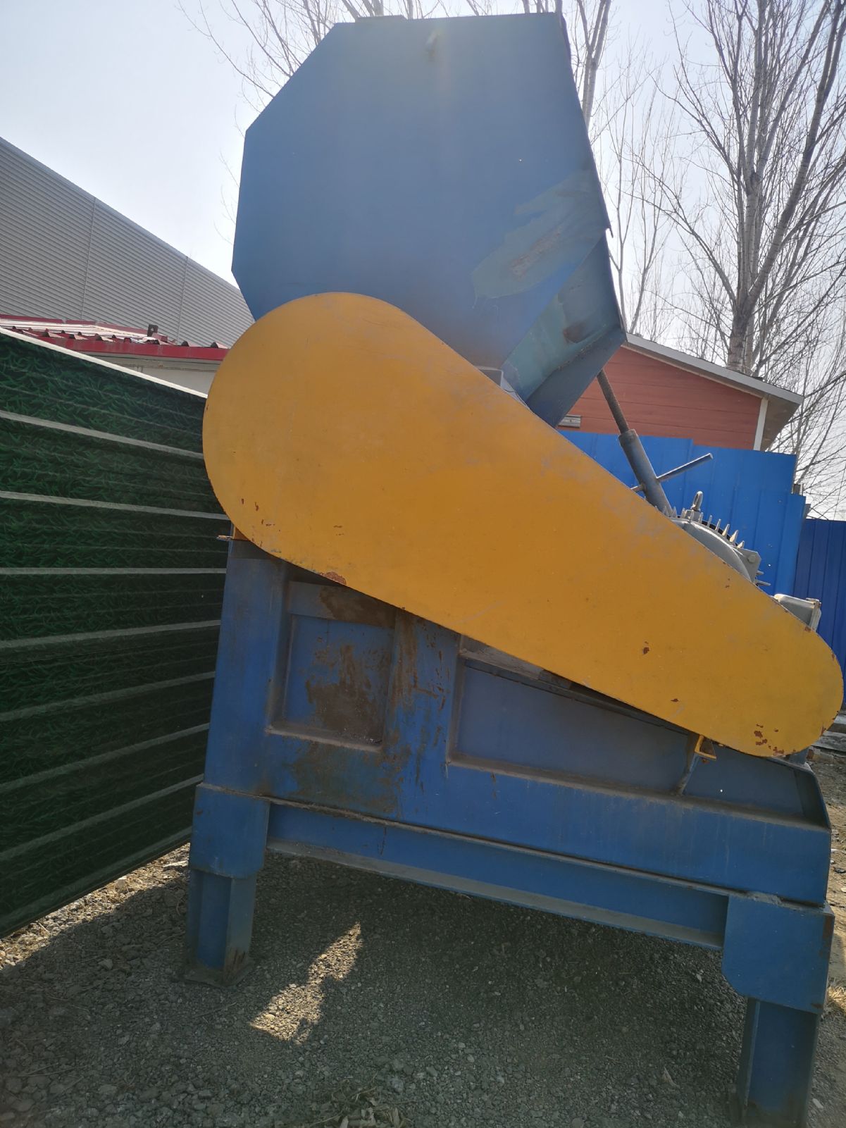 转让二手大型粉碎机一台-1