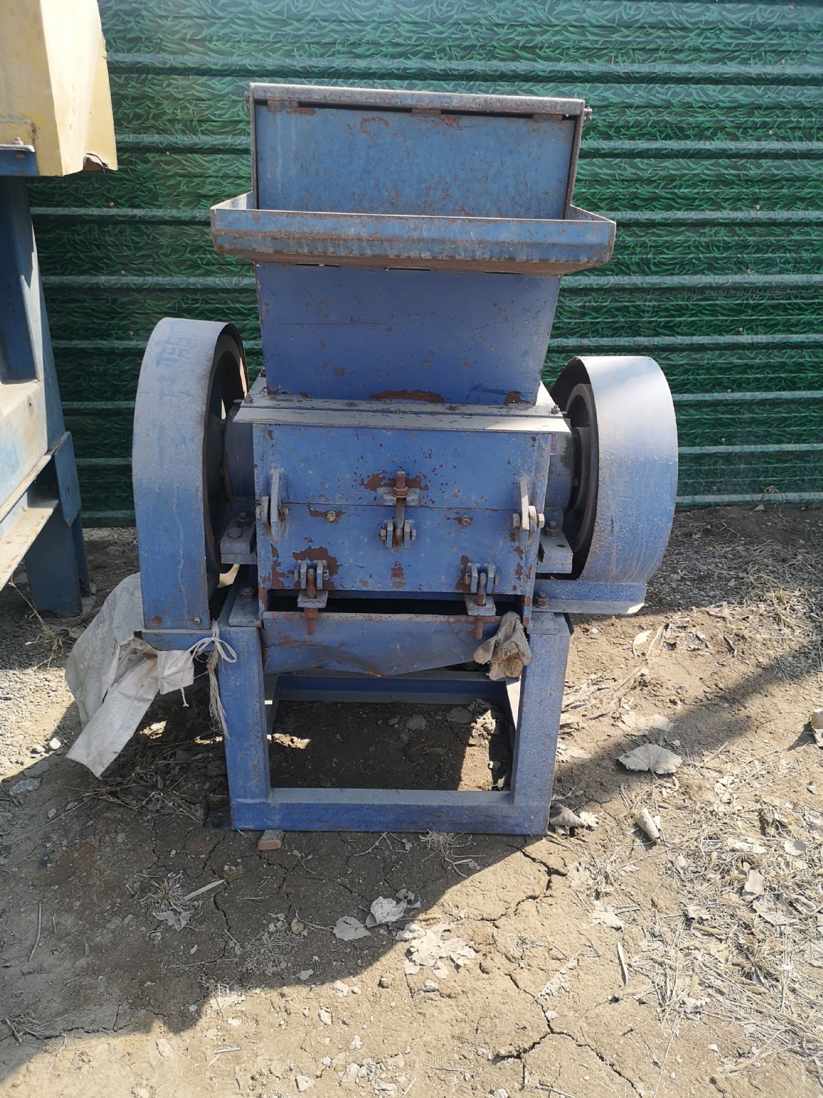 转让二手大型粉碎机一台-2
