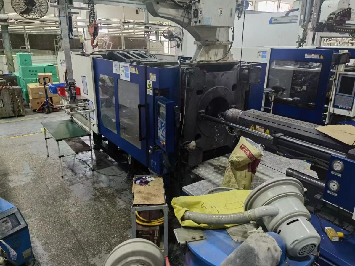 急处理东莞海天二手注塑机320吨380吨-1