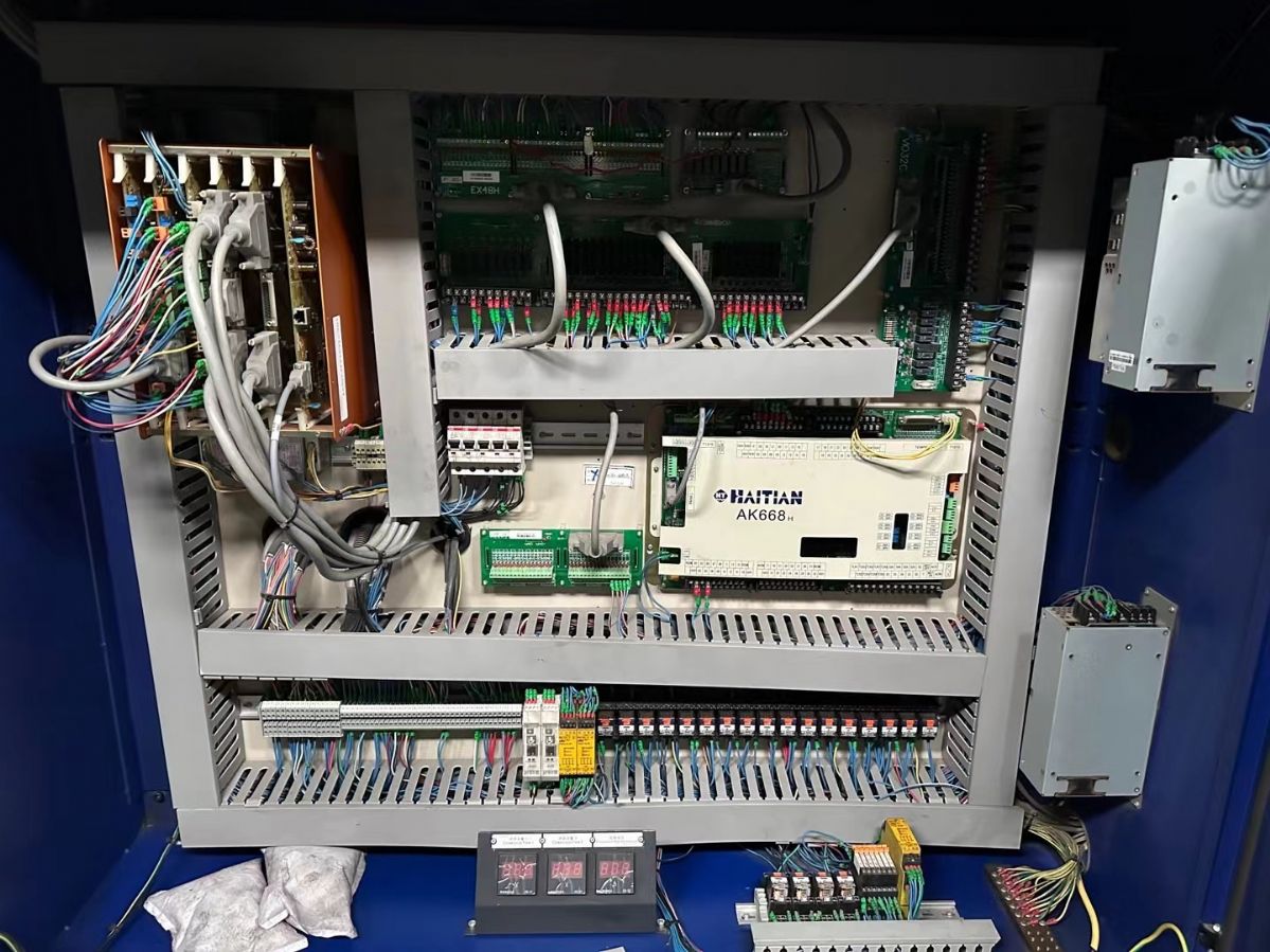 低价出售佛山二手注塑机海天1300吨-2