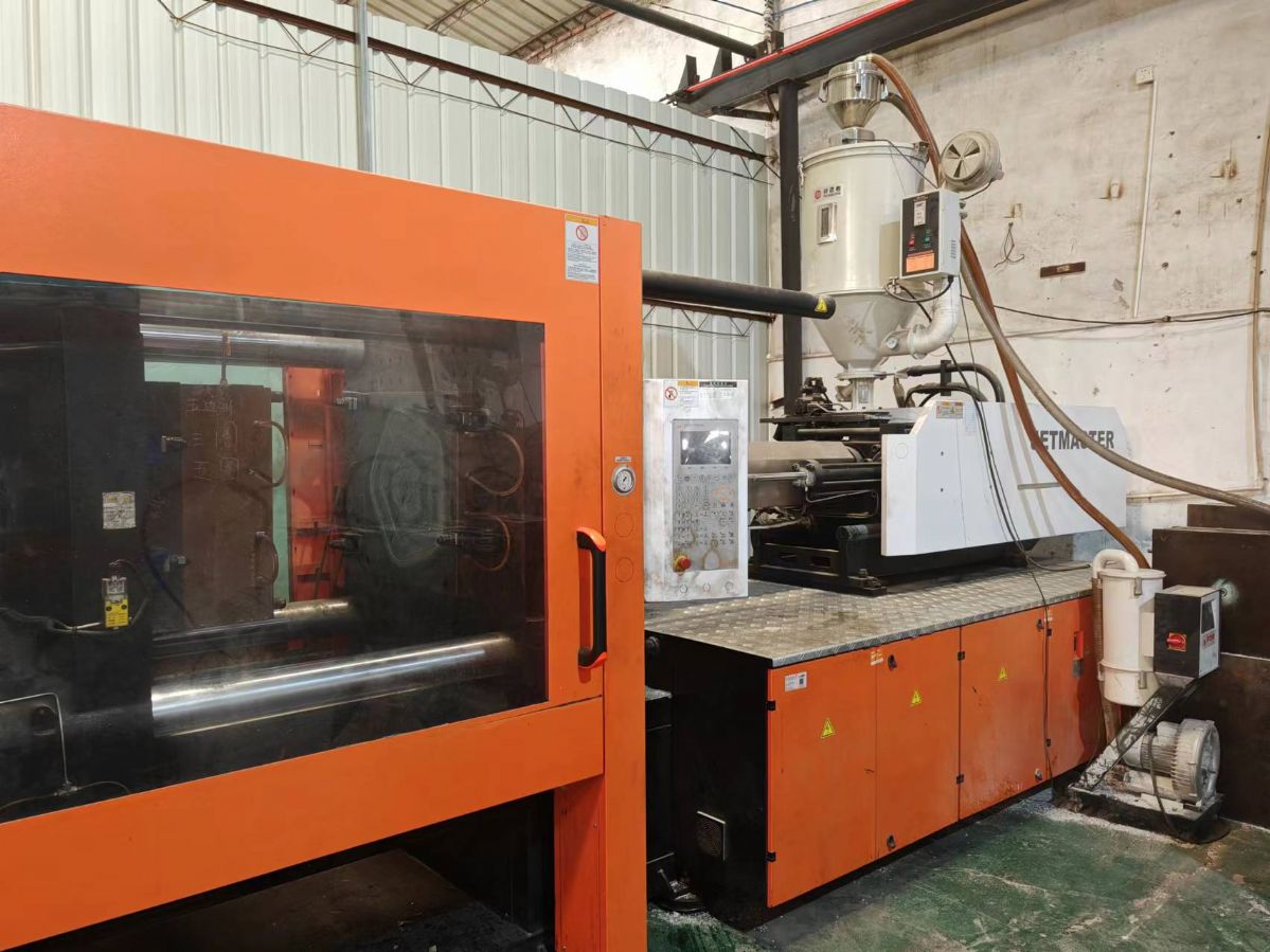 低价转让二手注塑机震雄480吨-1