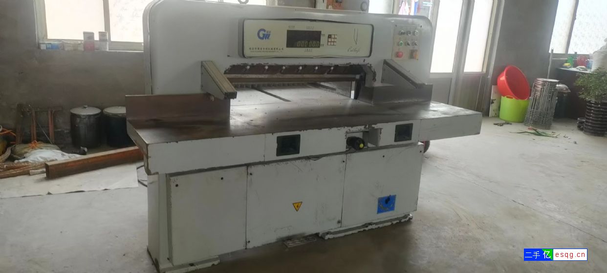 转让920型液压切纸机一台-2