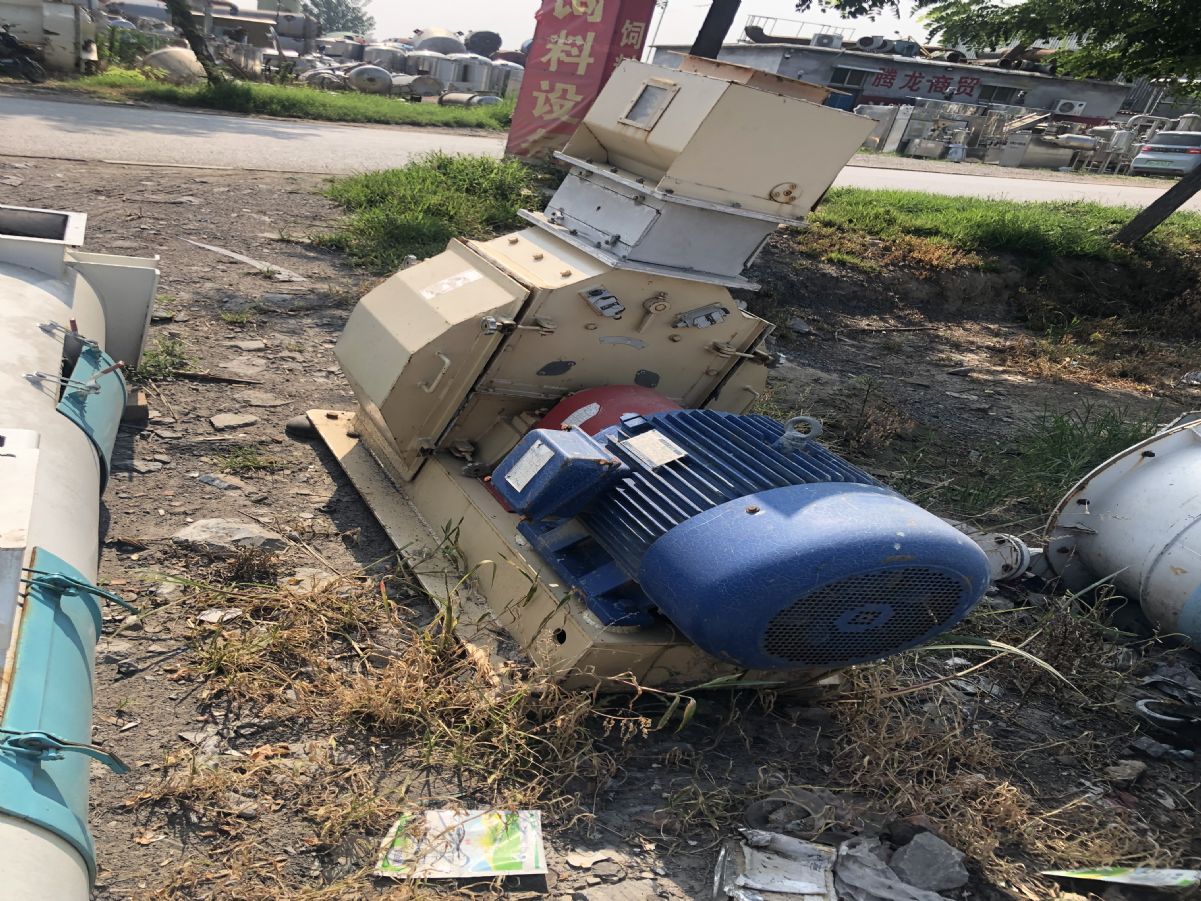 出售江苏牧羊45千瓦粉碎机-1