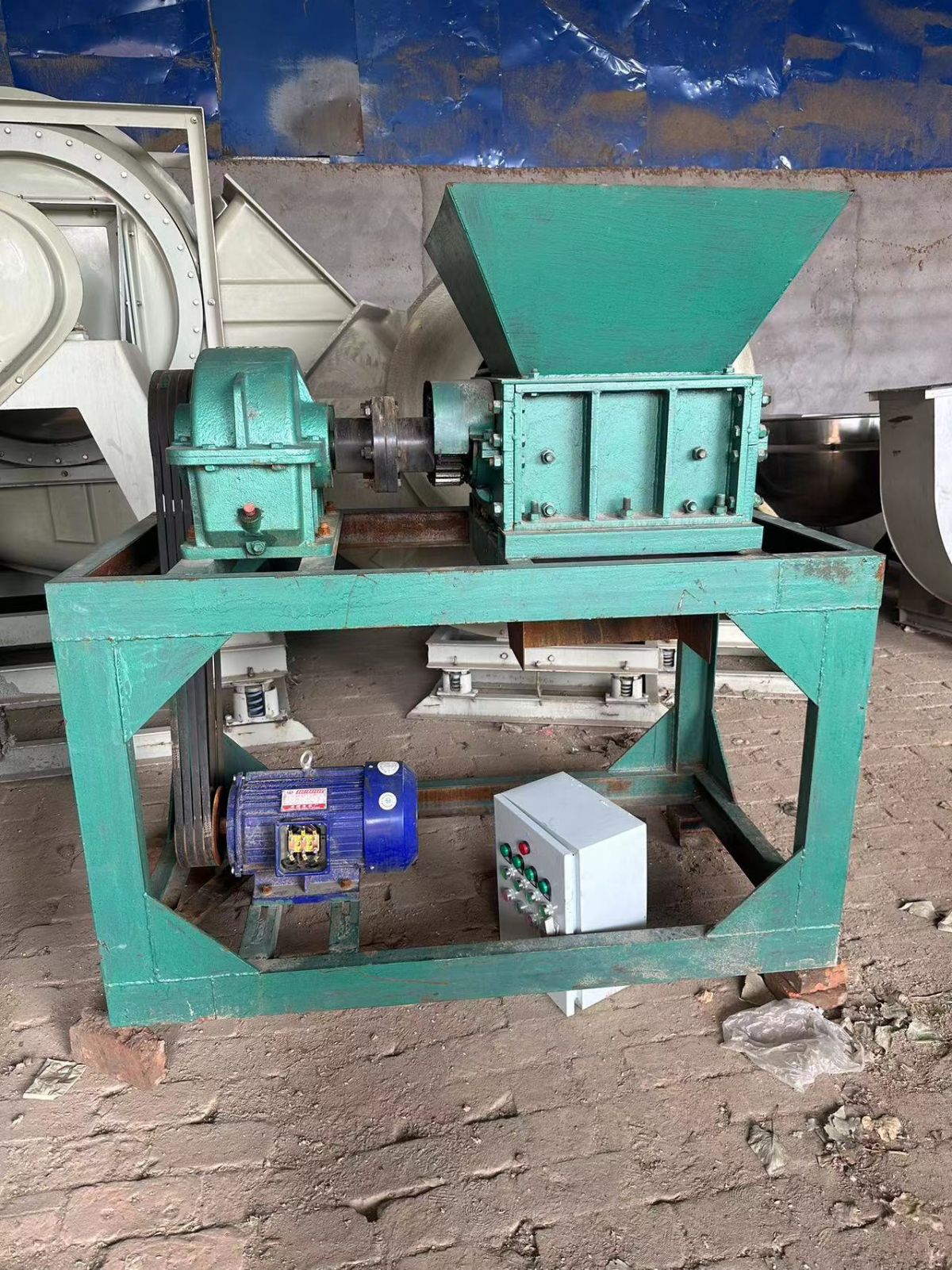 出售撕碎机400型-1