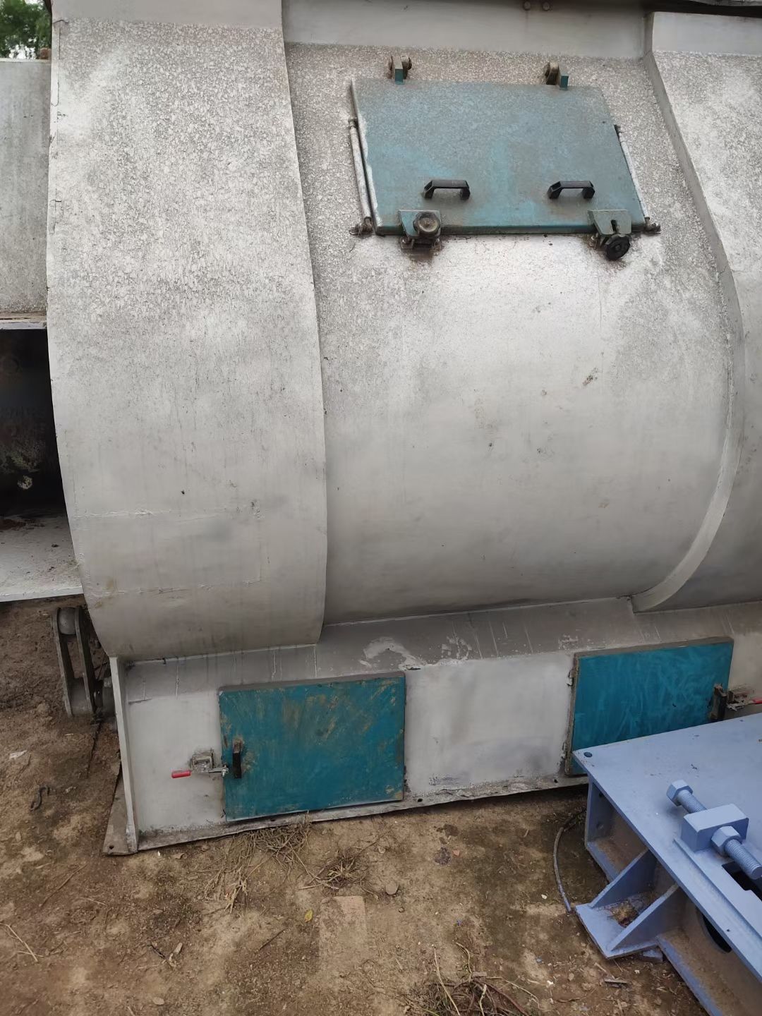 出售两吨双轴浆叶式混合机-1