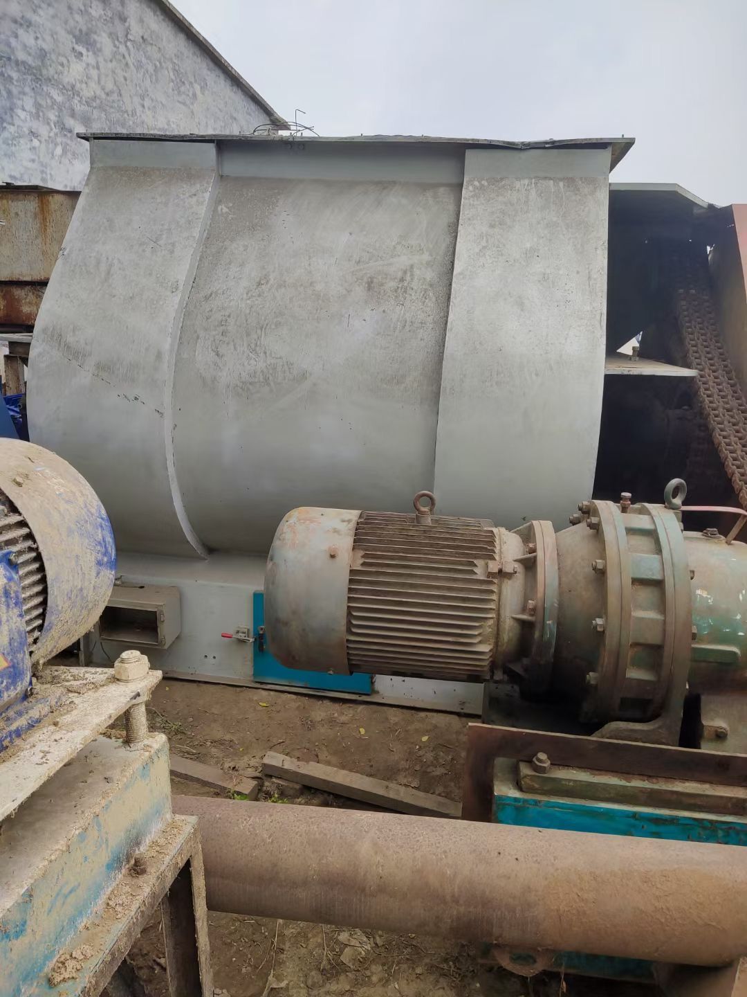 出售两吨双轴浆叶式混合机-2