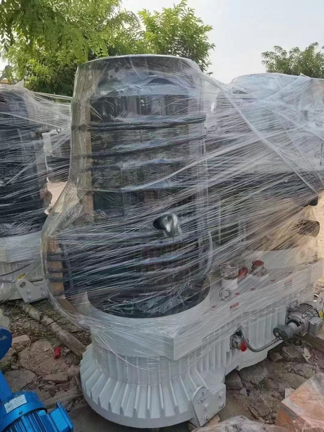 出售两台23年全新新款560型木屑颗粒机-2