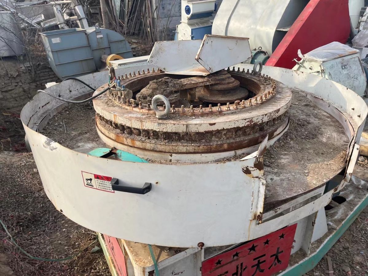 出售河北天太72孔压块机-2