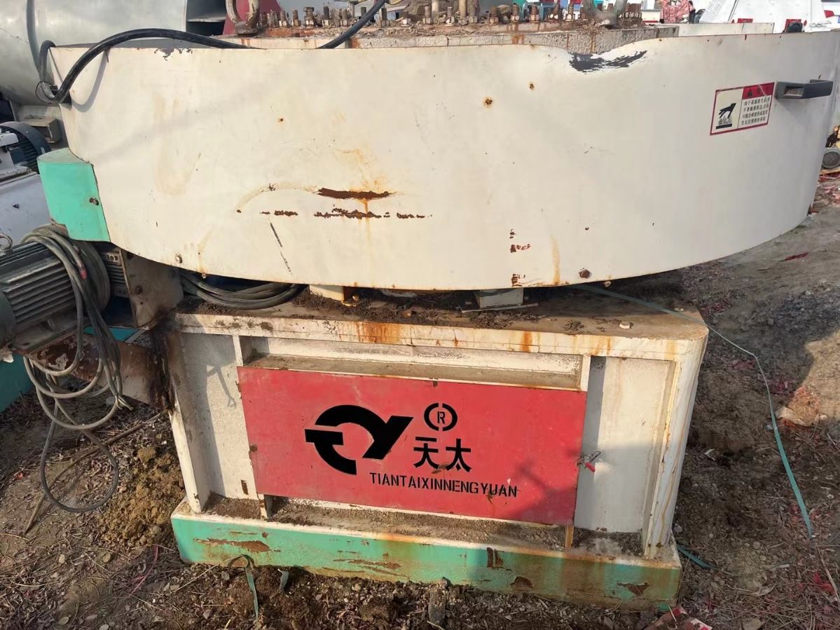 出售河北天太72孔压块机-2
