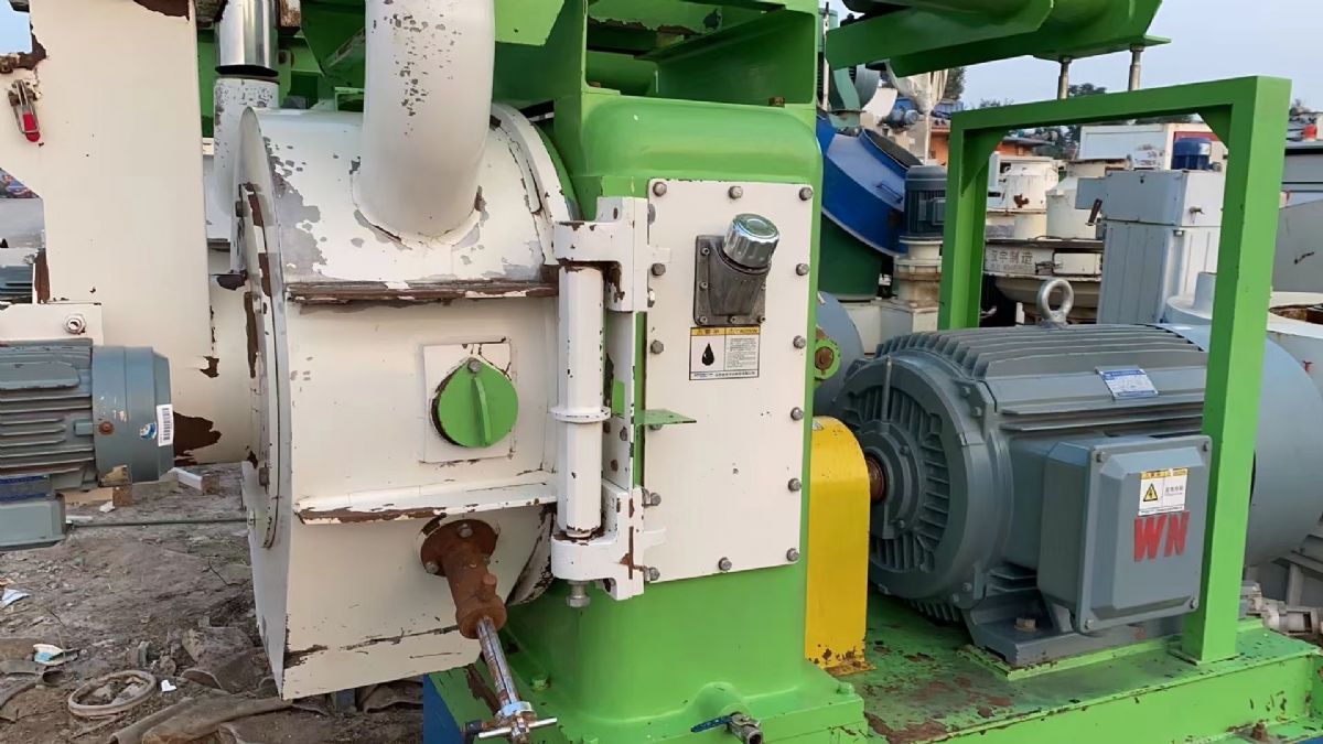 转让江苏金梧牌。卧式环模颗粒机。-2